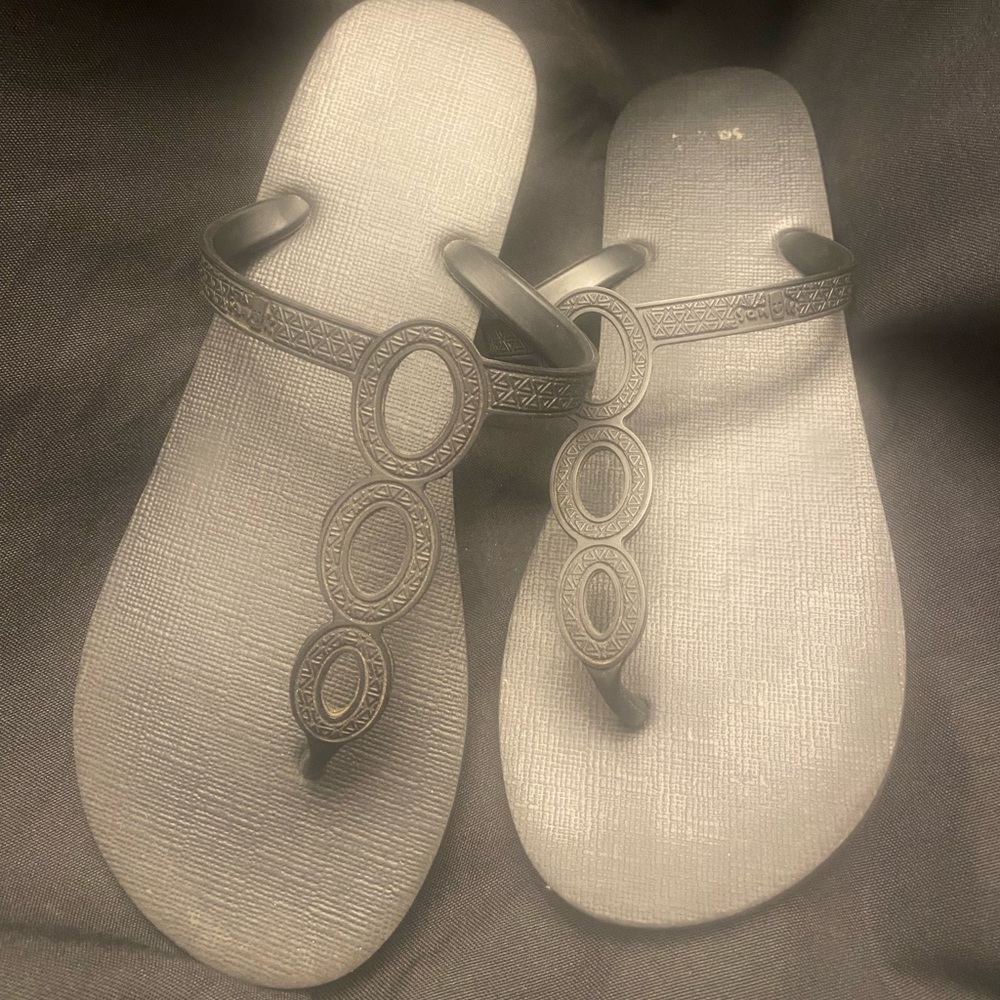 Sanuk- Women’s Black,‎ plastic sandals-Size: 10/11